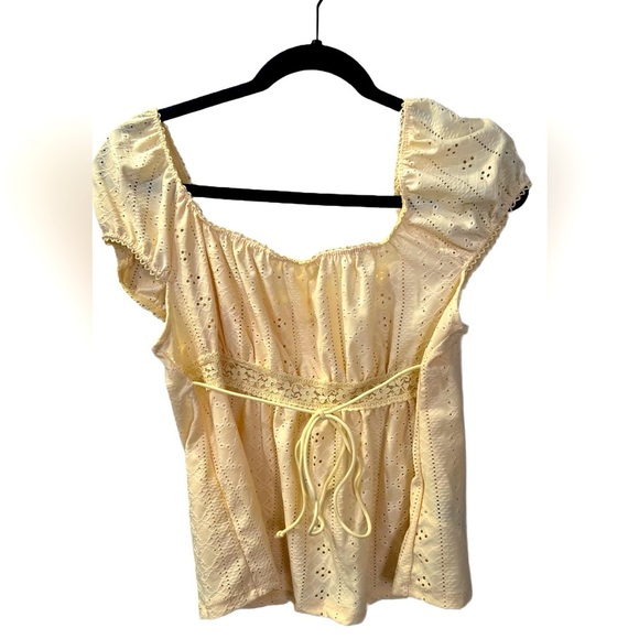 NWT Puff Cap Sleeve Eyelet Embroidery Shirt, Size Large, Yellow - Picture 5 of 8